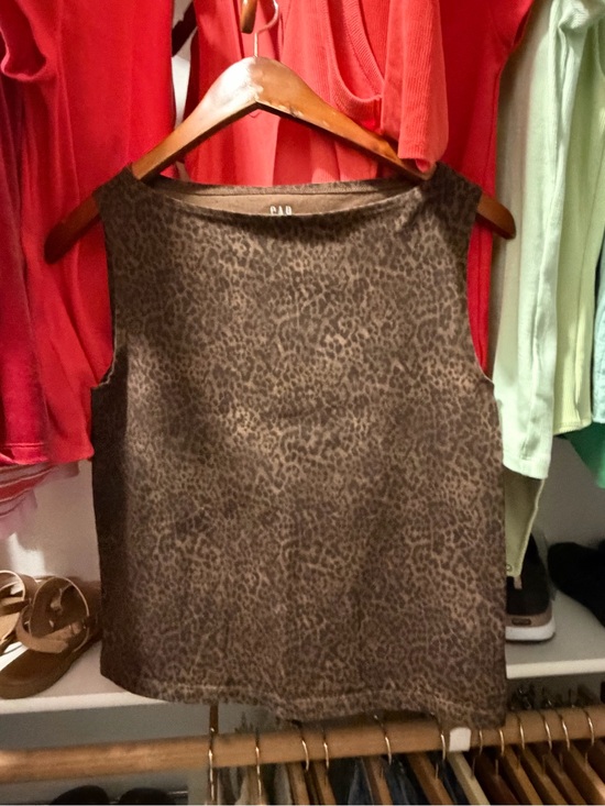 GAP Tops - GAP Animal Print 🐆 Boat Neck Tank Top Small
